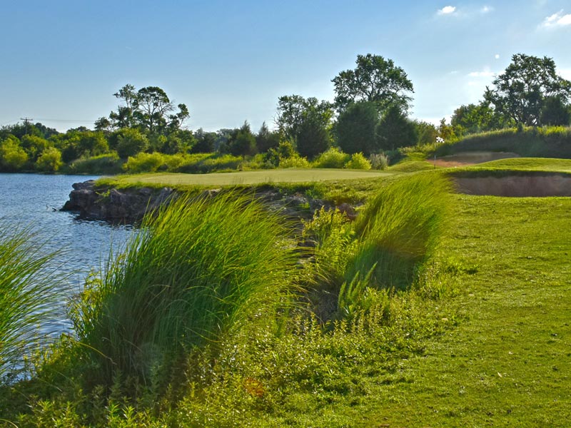 Take on the Links & Bunkers at Raspberry Falls